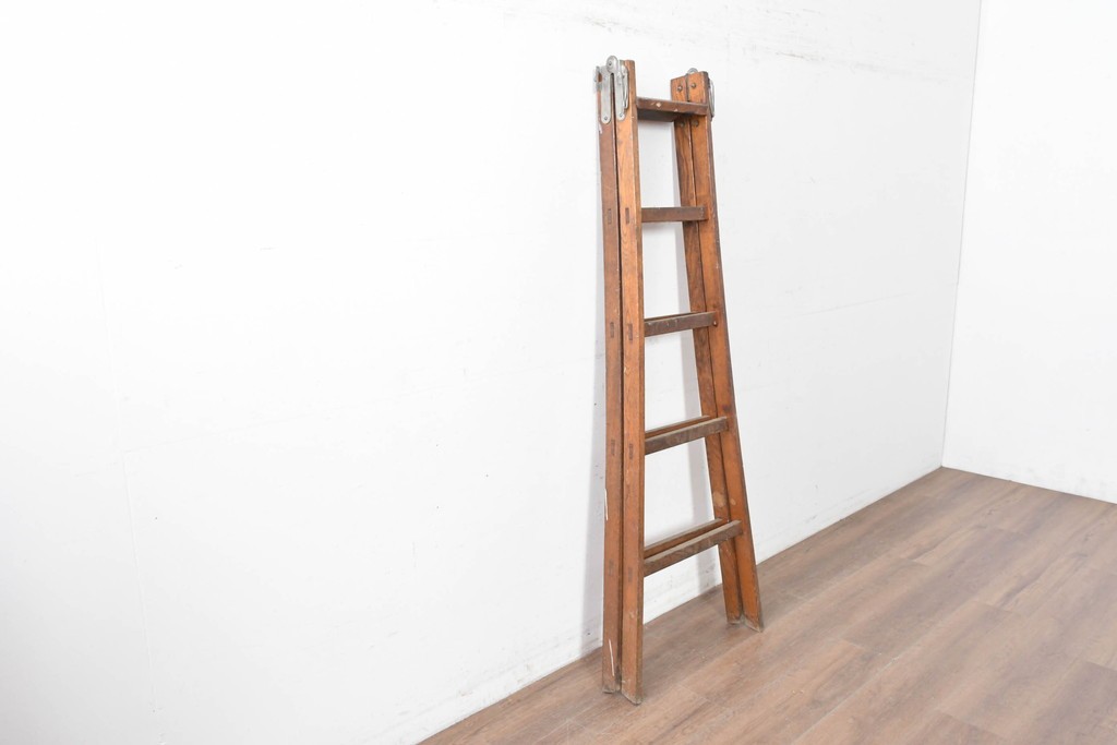 和製アンティーク　樫(カシ)材　レトロな雰囲気の木製脚立　(R-086781)