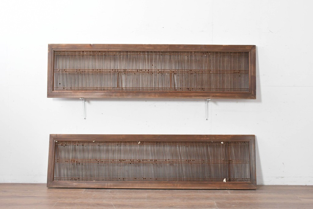 アンティーク建具　昭和初期　繊細な縦格子が美しい落ち着いた木味の筬欄間2枚セット　(R-086783)