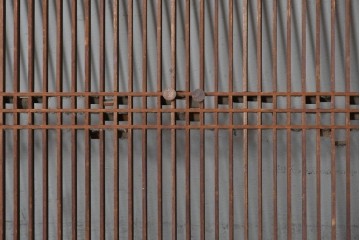 アンティーク建具　昭和初期　繊細な縦格子が美しい落ち着いた木味の筬欄間2枚セット　(R-086783)