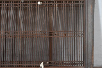 アンティーク建具　昭和初期　繊細な縦格子が美しい落ち着いた木味の筬欄間2枚セット　(R-086783)