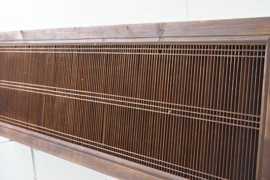 アンティーク建具　昭和初期　繊細な縦格子が美しい落ち着いた木味の筬欄間2枚セット　(R-086783)