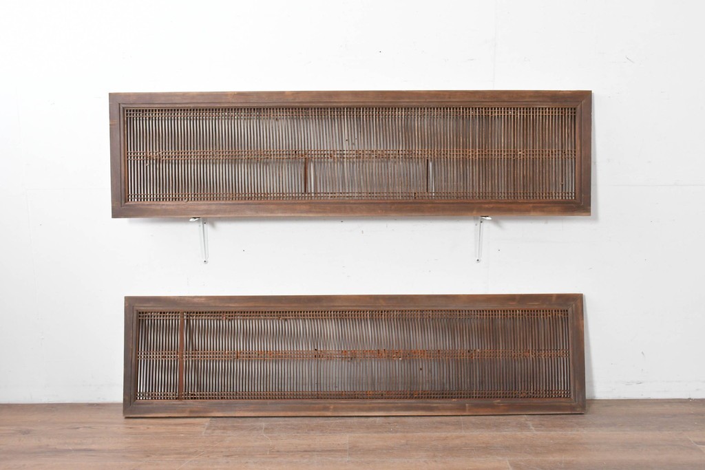 アンティーク建具　昭和初期　繊細な縦格子が美しい落ち着いた木味の筬欄間2枚セット　(R-086783)