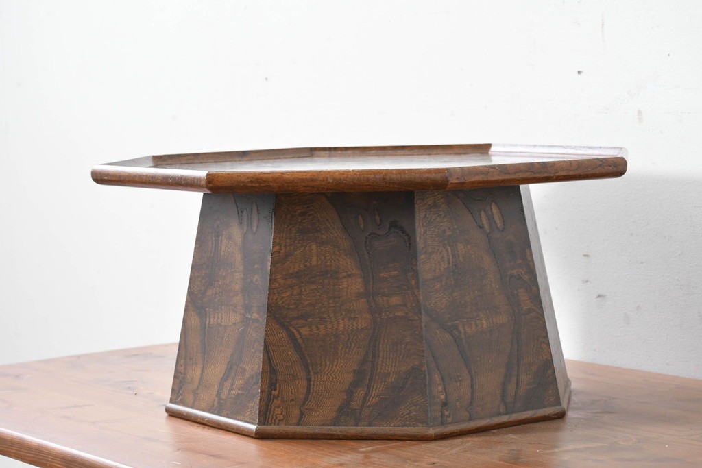 和製ヴィンテージ　総欅材　杢目豊かな天板が目を引く脚付き八角膳　(R-086786)