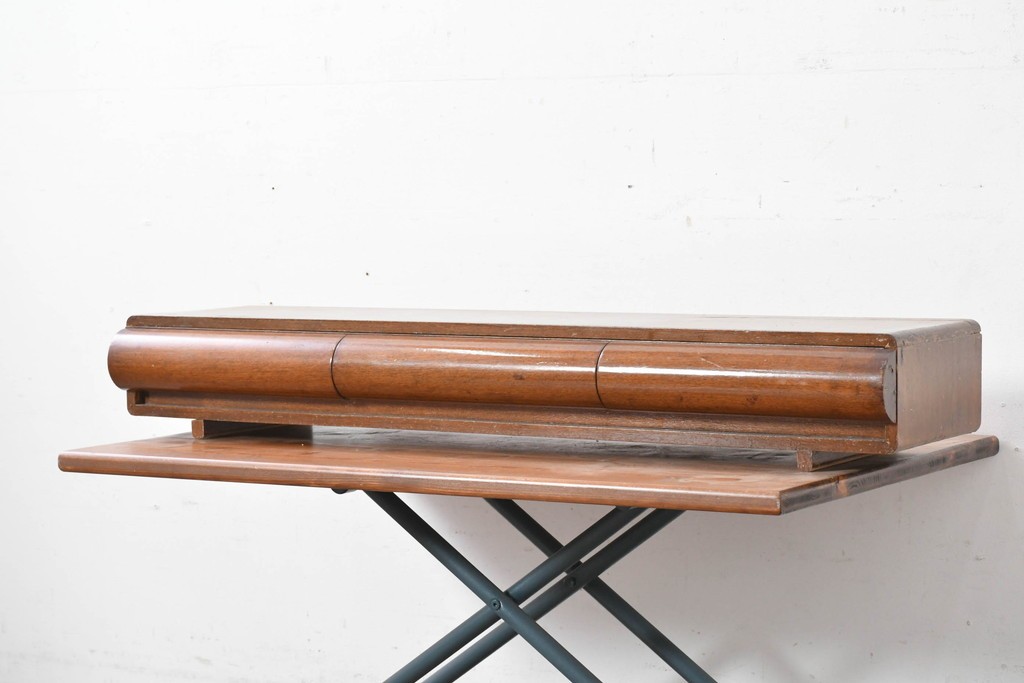 和製ヴィンテージ　ミッドセンチュリー　丸みのある前板が特徴的な横長小引き出し　(R-086787)