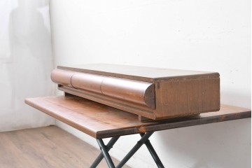 和製ヴィンテージ　ミッドセンチュリー　丸みのある前板が特徴的な横長小引き出し　(R-086787)