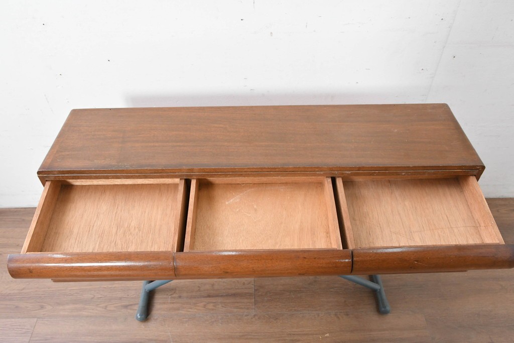 和製ヴィンテージ　ミッドセンチュリー　丸みのある前板が特徴的な横長小引き出し　(R-086787)