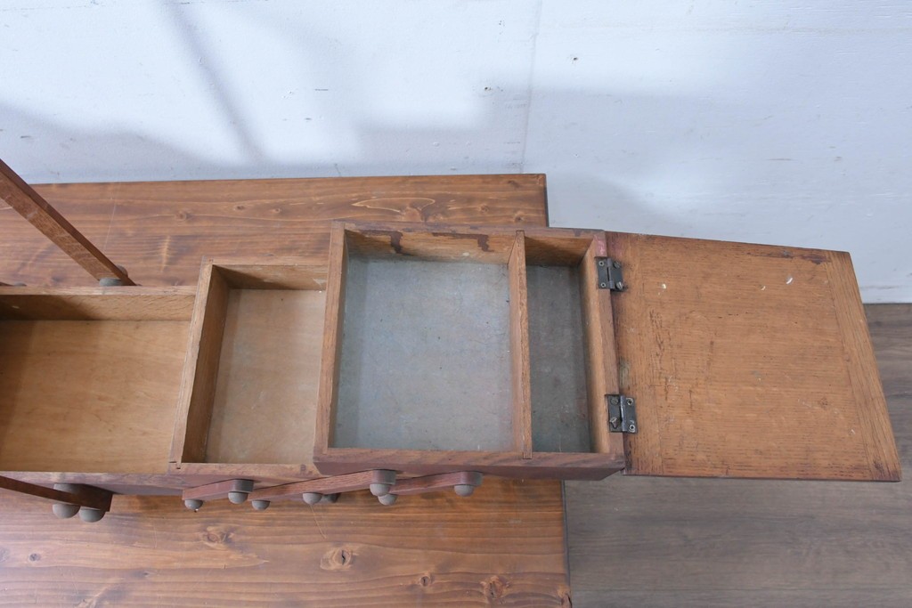 和製ヴィンテージ　絶版品　希少　松本民芸家具　開閉式でコンパクトに収納できる脚付きソーイングボックス　(R-086788)