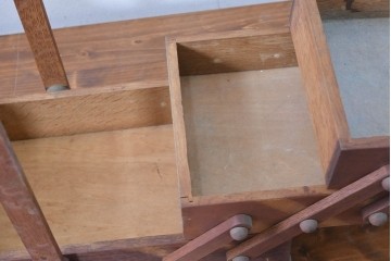 和製ヴィンテージ　絶版品　希少　松本民芸家具　開閉式でコンパクトに収納できる脚付きソーイングボックス　(R-086788)