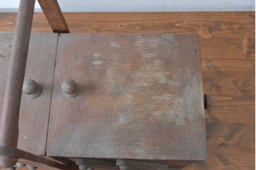 和製ヴィンテージ　絶版品　希少　松本民芸家具　開閉式でコンパクトに収納できる脚付きソーイングボックス　(R-086788)