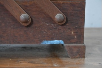 和製ヴィンテージ　絶版品　希少　松本民芸家具　開閉式でコンパクトに収納できる脚付きソーイングボックス　(R-086788)