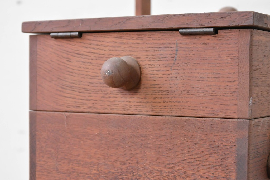 和製ヴィンテージ　絶版品　希少　松本民芸家具　開閉式でコンパクトに収納できる脚付きソーイングボックス　(R-086788)