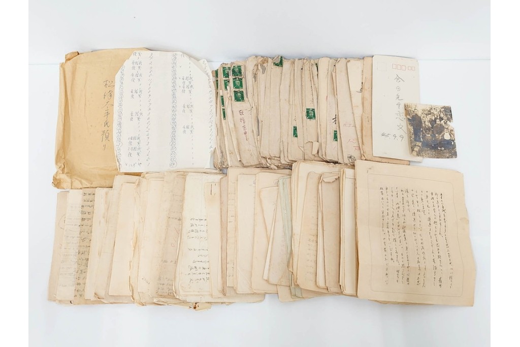 倉田百三　「絶対の恋愛」の元になった自筆書簡(恋文)　ハガキ1枚・手紙53通・封筒・写真の資料まとめてセット　(R-086790)