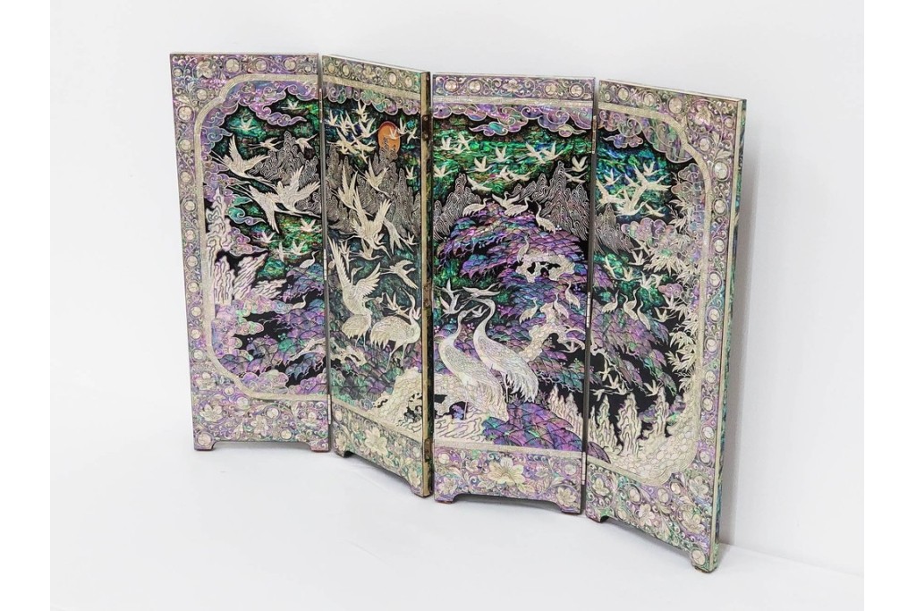 韓国　朴鎬仁作　螺鈿細工の鶴図と漢詩のデザインが見事な屏風　外箱付き　(R-086794)