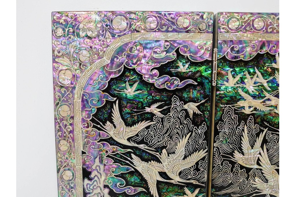 韓国　朴鎬仁作　螺鈿細工の鶴図と漢詩のデザインが見事な屏風　外箱付き　(R-086794)