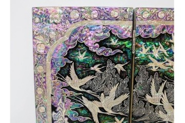 韓国　朴鎬仁作　螺鈿細工の鶴図と漢詩のデザインが見事な屏風　外箱付き　(R-086794)