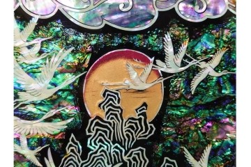 韓国　朴鎬仁作　螺鈿細工の鶴図と漢詩のデザインが見事な屏風　外箱付き　(R-086794)