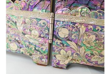 韓国　朴鎬仁作　螺鈿細工の鶴図と漢詩のデザインが見事な屏風　外箱付き　(R-086794)