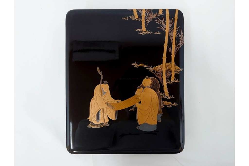 内梨地　蒔絵で描かれた竹林七賢人図が上品な硯箱　雨端硯付き　(R-086795)