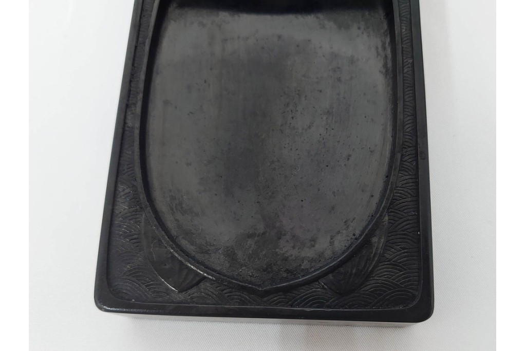 内梨地　蒔絵で描かれた竹林七賢人図が上品な硯箱　雨端硯付き　(R-086795)