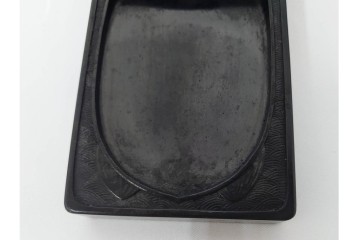 内梨地　蒔絵で描かれた竹林七賢人図が上品な硯箱　雨端硯付き　(R-086795)