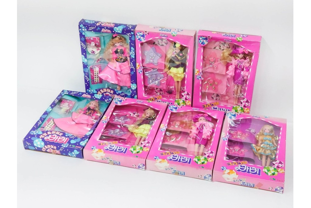 韓国　Barbie(バービー)　クリスタルシリーズ・誕生日モチーフ　バービー人形7点セット　外箱付き　(R-086796)