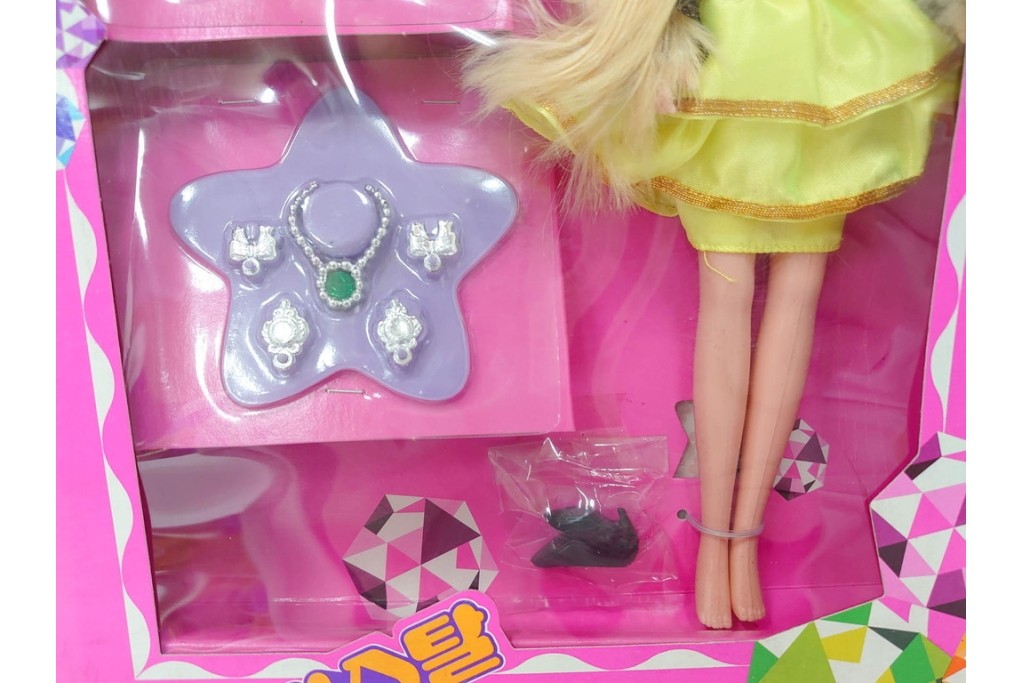 韓国　Barbie(バービー)　クリスタルシリーズ・誕生日モチーフ　バービー人形7点セット　外箱付き　(R-086796)