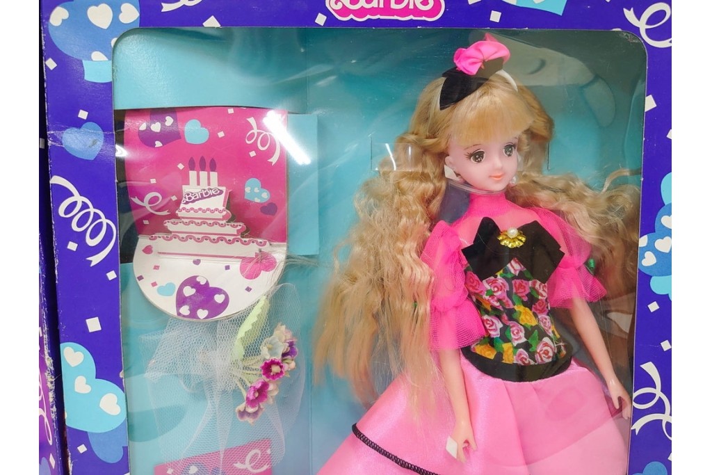 韓国　Barbie(バービー)　クリスタルシリーズ・誕生日モチーフ　バービー人形7点セット　外箱付き　(R-086796)
