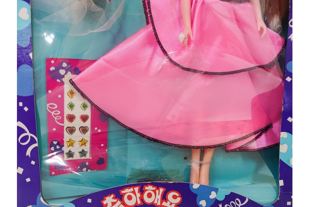 韓国　Barbie(バービー)　クリスタルシリーズ・誕生日モチーフ　バービー人形7点セット　外箱付き　(R-086796)