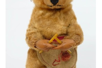 西ドイツ　MAX CARL社製　ゼンマイ仕掛けで編み物をするクマのおもちゃ　(R-086798)