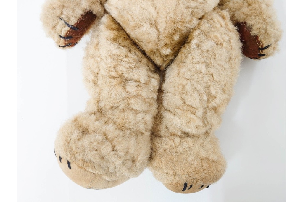 イギリスヴィンテージ　メリーソート(MERRY THOUGHT)社　チーキーシリーズ　REGタグ付き　高さ約34cmの愛らしいテディベア　(R-086799)