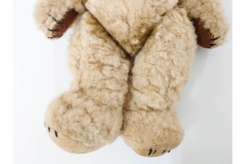 イギリスヴィンテージ　メリーソート(MERRY THOUGHT)社　チーキーシリーズ　REGタグ付き　高さ約34cmの愛らしいテディベア　(R-086799)