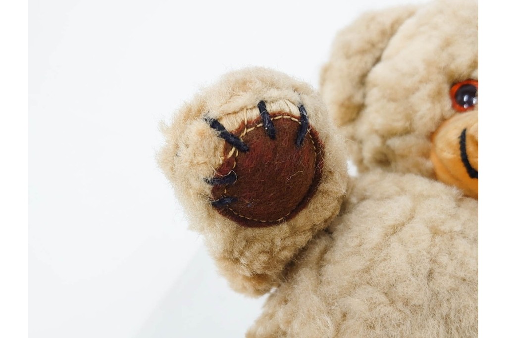 イギリスヴィンテージ　メリーソート(MERRY THOUGHT)社　チーキーシリーズ　REGタグ付き　高さ約34cmの愛らしいテディベア　(R-086799)