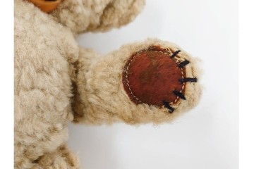 イギリスヴィンテージ　メリーソート(MERRY THOUGHT)社　チーキーシリーズ　REGタグ付き　高さ約34cmの愛らしいテディベア　(R-086799)