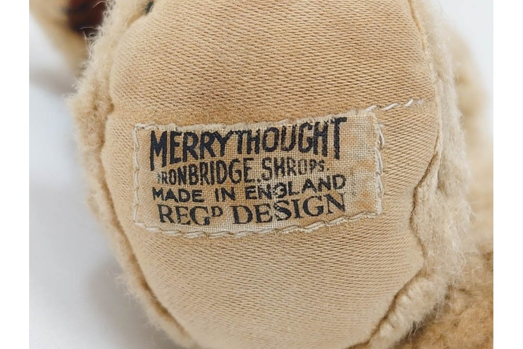 イギリスヴィンテージ　メリーソート(MERRY THOUGHT)社　チーキーシリーズ　REGタグ付き　高さ約34cmの愛らしいテディベア　(R-086799)