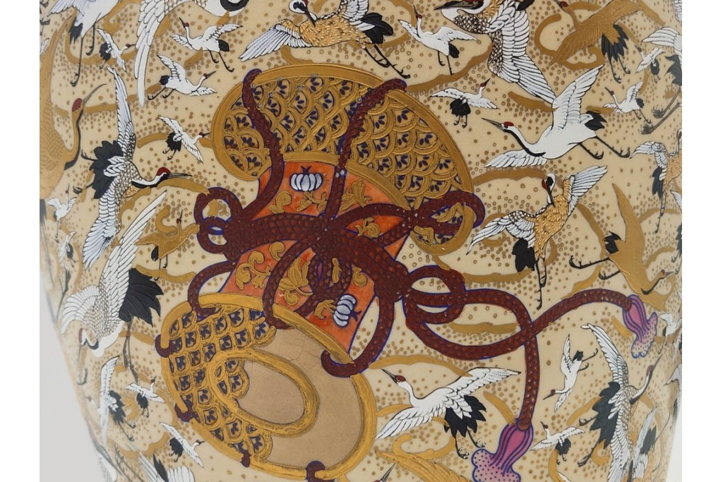 薩摩焼　金襴手　高さ約65cm　豪華絢爛な群鶴図の花瓶　(R-086804)