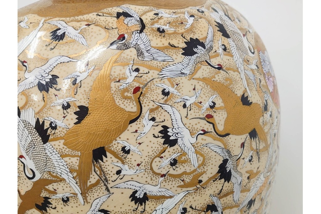 薩摩焼　金襴手　高さ約65cm　豪華絢爛な群鶴図の花瓶　(R-086804)