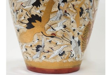 薩摩焼　金襴手　高さ約65cm　豪華絢爛な群鶴図の花瓶　(R-086804)