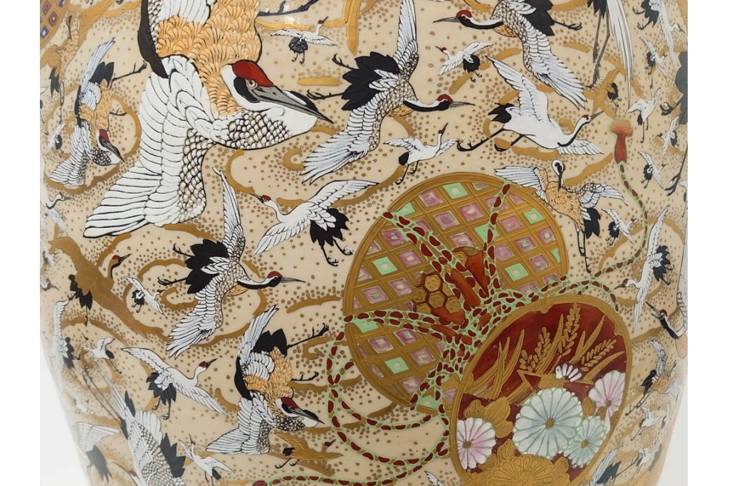 薩摩焼　金襴手　高さ約65cm　豪華絢爛な群鶴図の花瓶　(R-086804)