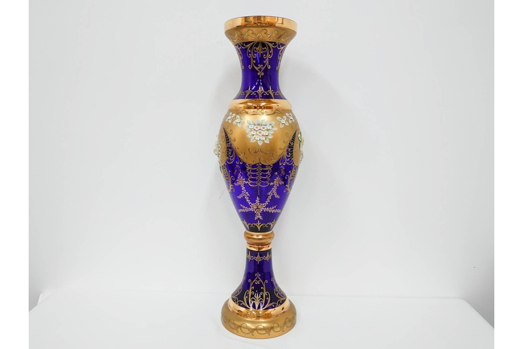 チェコ製　ボヘミアガラス　高さ約91cmの特大サイズ　濃いブルーに金彩装飾が華やかな花瓶　(R-086805)