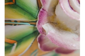 チェコ製　ボヘミアガラス　高さ約91cmの特大サイズ　濃いブルーに金彩装飾が華やかな花瓶　(R-086805)