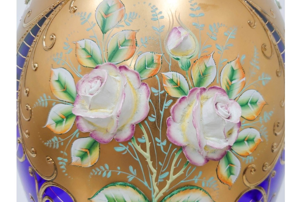 チェコ製　ボヘミアガラス　高さ約91cmの特大サイズ　濃いブルーに金彩装飾が華やかな花瓶　(R-086805)