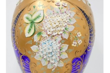 チェコ製　ボヘミアガラス　高さ約91cmの特大サイズ　濃いブルーに金彩装飾が華やかな花瓶　(R-086805)