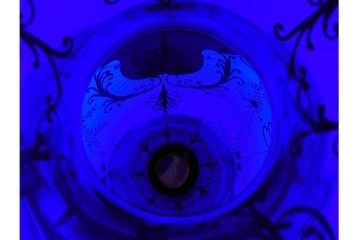 チェコ製　ボヘミアガラス　高さ約91cmの特大サイズ　濃いブルーに金彩装飾が華やかな花瓶　(R-086805)