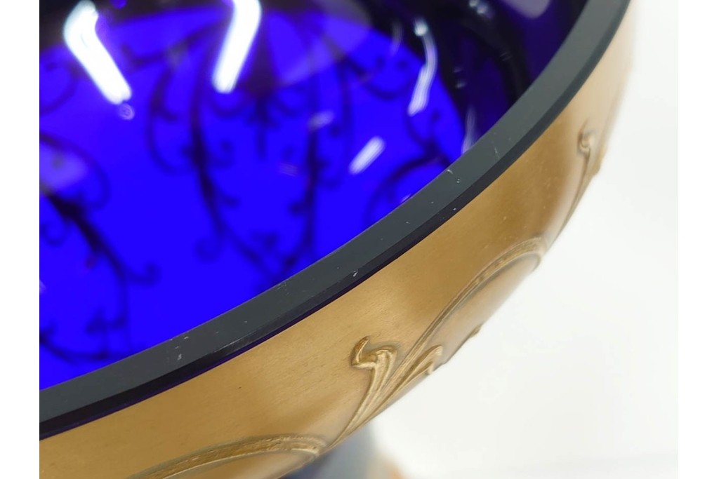 チェコ製　ボヘミアガラス　高さ約91cmの特大サイズ　濃いブルーに金彩装飾が華やかな花瓶　(R-086805)