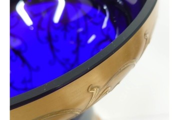 チェコ製　ボヘミアガラス　高さ約91cmの特大サイズ　濃いブルーに金彩装飾が華やかな花瓶　(R-086805)