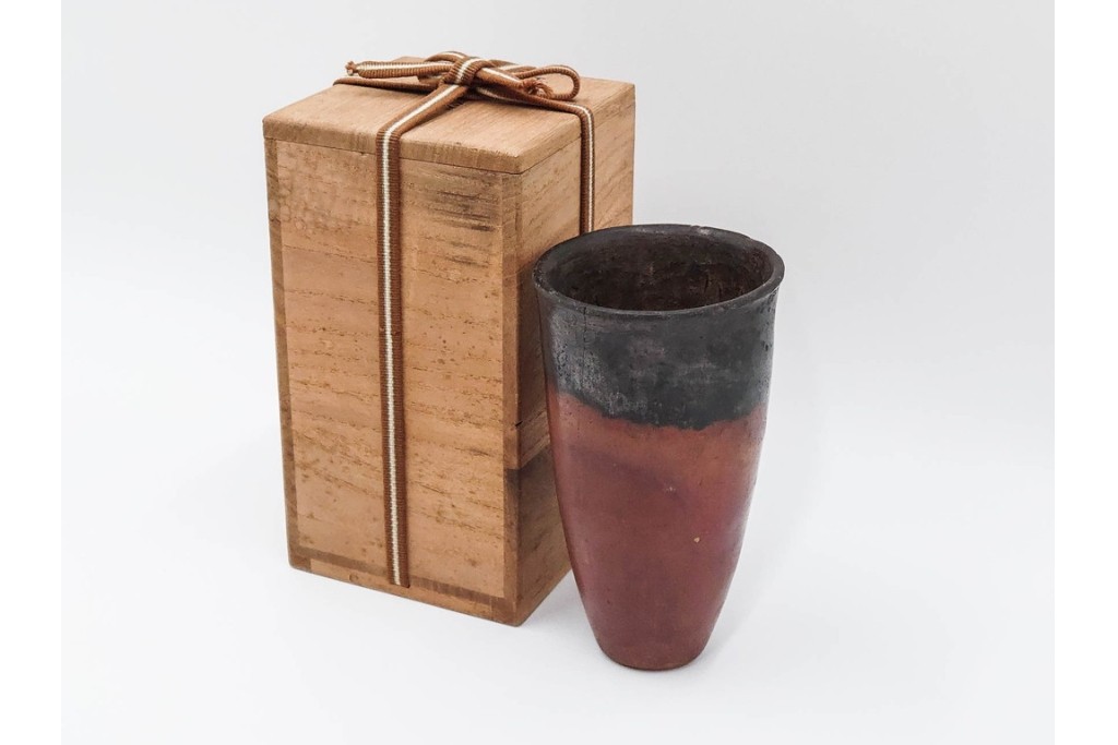 三越百貨店取り扱い　紀元前4000年　古代エジプト バダリ期(バダーリ期)の土器　「黒頭赤器」　共箱付き　(R-086806)