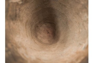 三越百貨店取り扱い　紀元前4000年　古代エジプト バダリ期(バダーリ期)の土器　「黒頭赤器」　共箱付き　(R-086806)