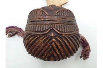 アイヌ民族　木彫　煙草入れ&煙管差しの提げ物セット　(R-086807)