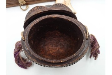 アイヌ民族　木彫　煙草入れ&煙管差しの提げ物セット　(R-086807)