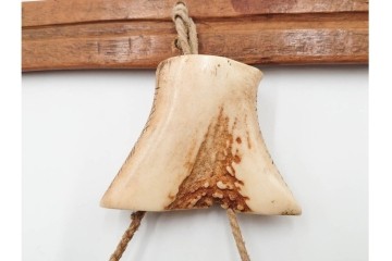 アイヌ民族　木彫　煙草入れ&煙管差しの提げ物セット　(R-086807)